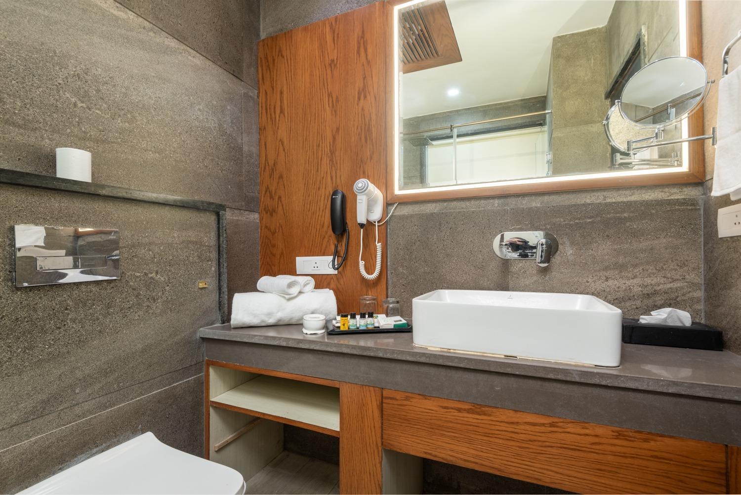 Quality Inn By Lawrence Hotels Dharamshala Ngoại thất bức ảnh